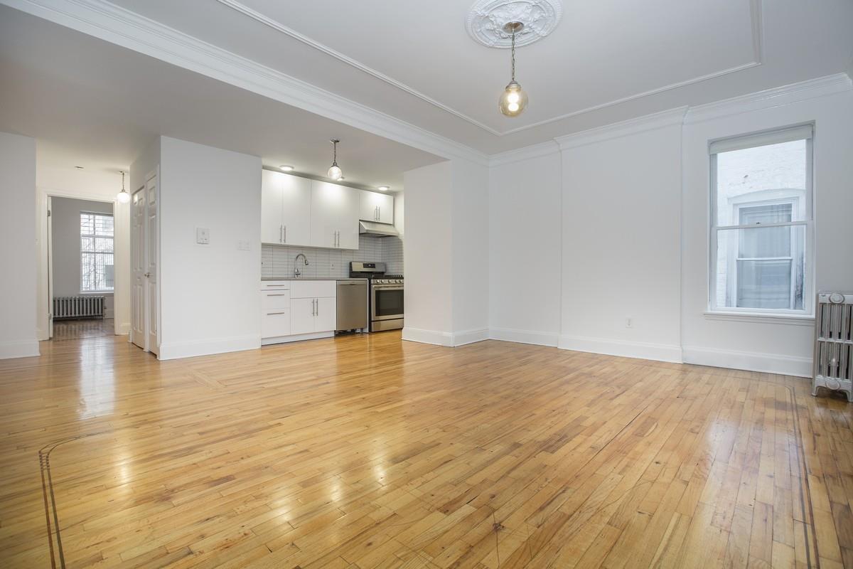 Foto principal - 425 Lincoln Place