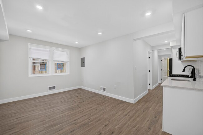 Foto del edificio - 1823 E Capitol St SE