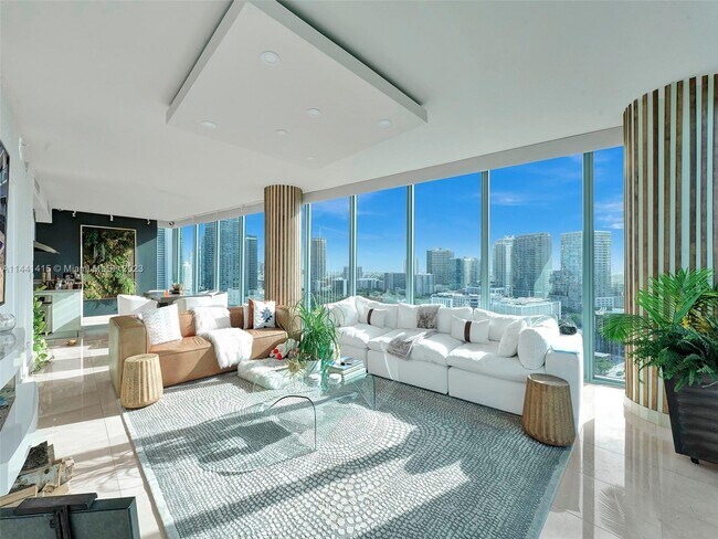 Foto del edificio - 601 NE 36th St