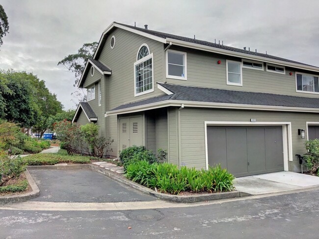 Building Photo - Newly Remodeled - 2 Bed 2.5 Bath Daly City...