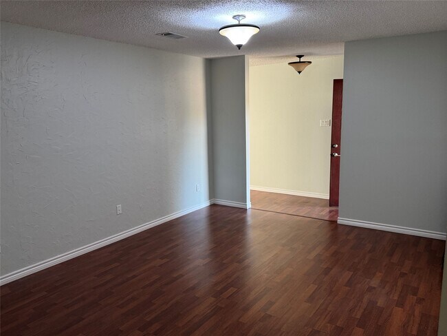 Building Photo - 18515 Sweetmeadow Dr