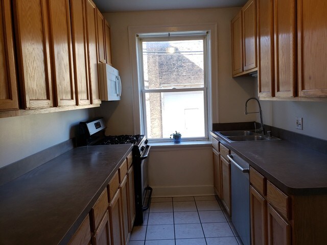 Building Photo - 1724 W Estes Ave