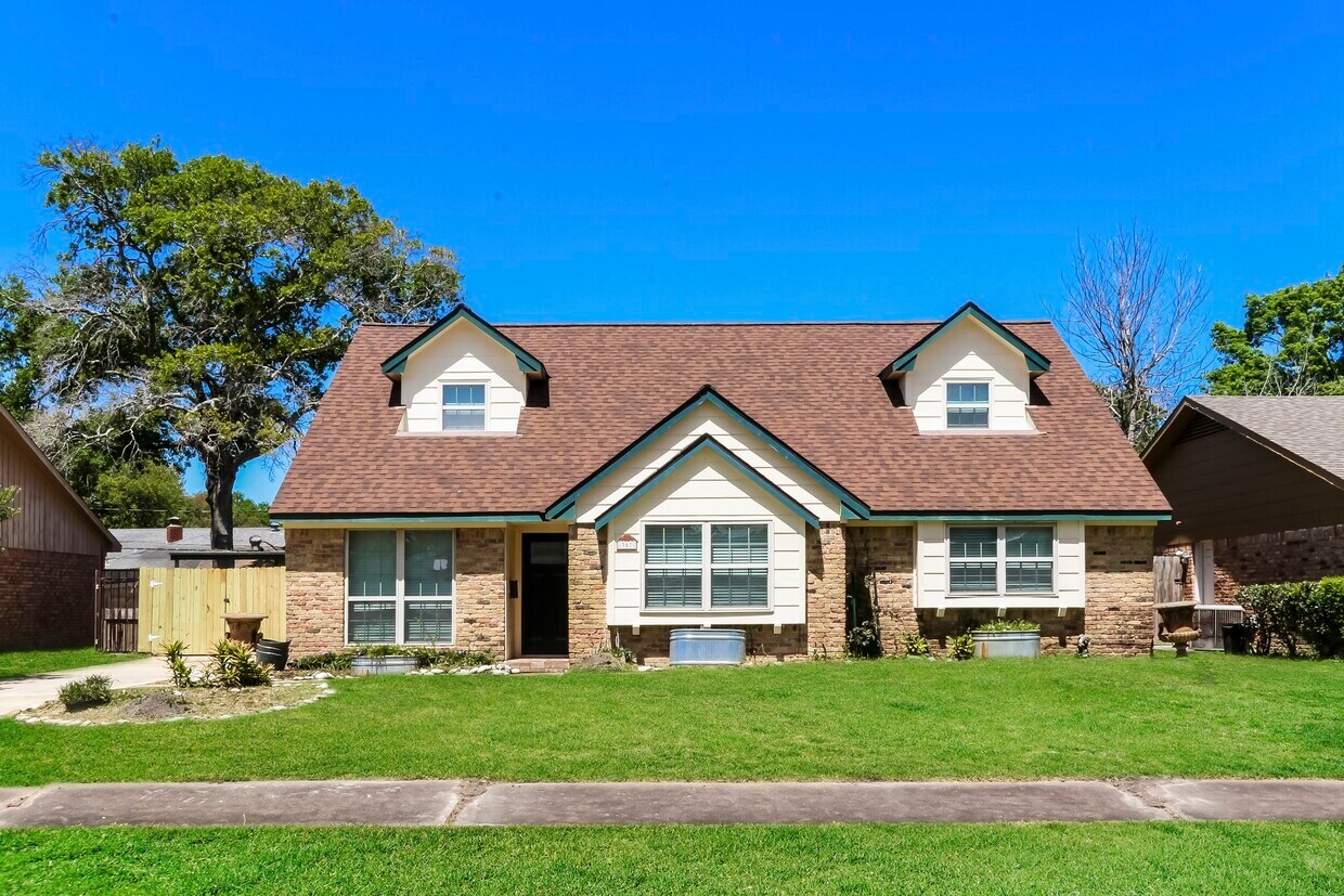 Foto principal - 307 Coronation Dr