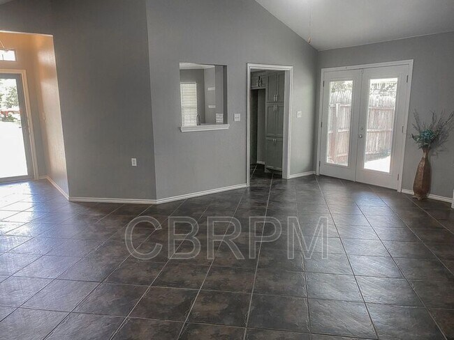 Foto del edificio - 10701 Dixon Ave
