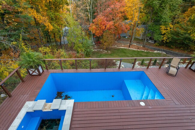 Foto del edificio - 25 Breakneck Hill Rd