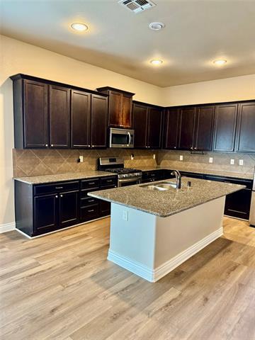Foto del edificio - 1441 Clayton Ln
