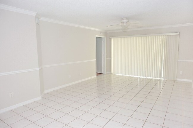 Building Photo - ANNUAL RENTAL - 2 Bedroom, 2 Bath Condo in...