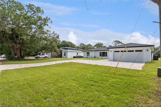 Building Photo - 2544 N Arrowhead Rd