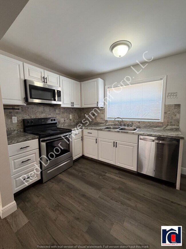 Building Photo - 2 Bedroom 1.5 Bath in the Heart of Downtown Deland~Available Now~