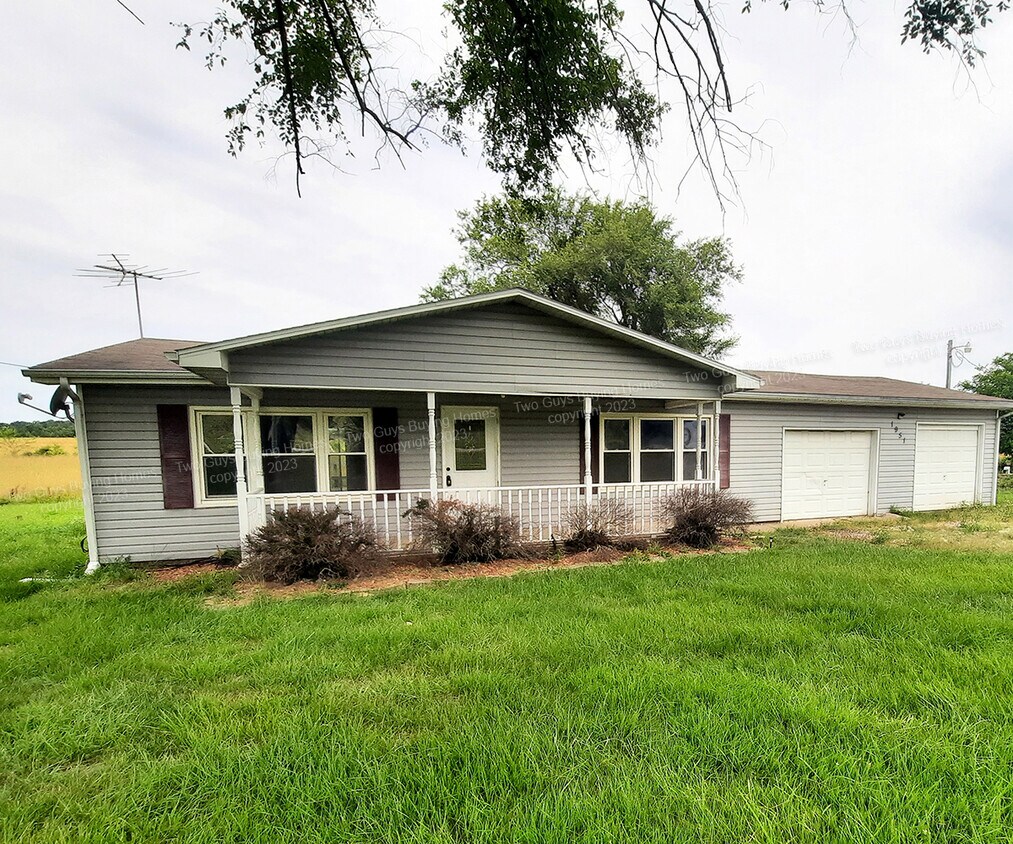 1951 S Ash St, Buffalo, MO 65622 House Rental in Buffalo, MO