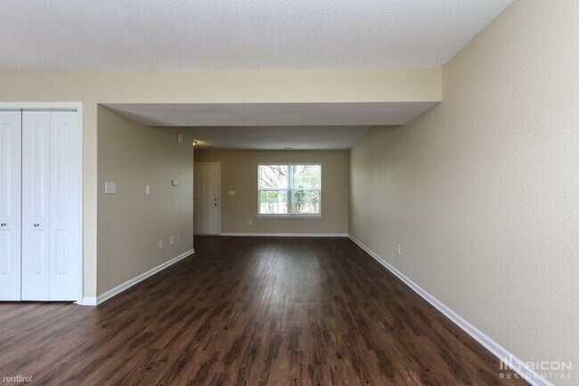 Foto del edificio - 1745 Perry Commons Blvd