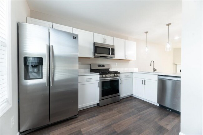 Foto del edificio - 547 Harbor Lake Ct