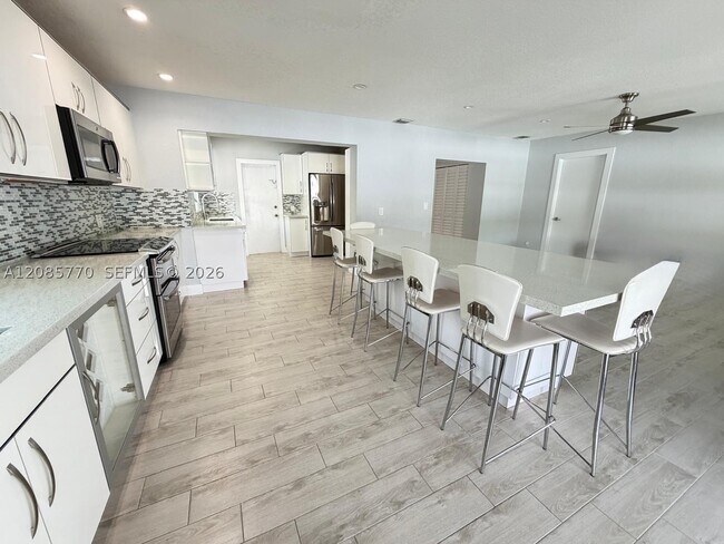 Foto del edificio - 630 SW 46th Ave