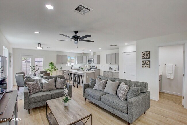 Foto del edificio - 2551 E Broadway Rd
