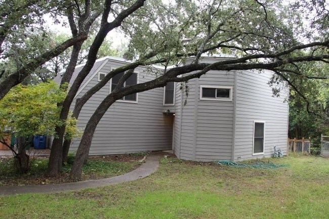 Foto del edificio - 6818 Thorncliffe Dr