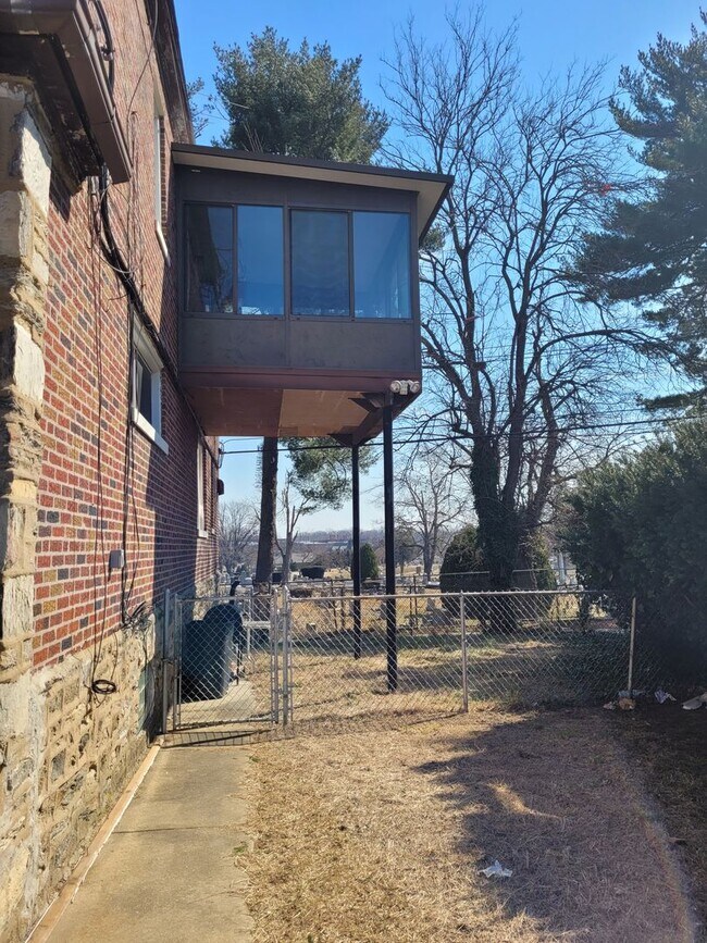 Foto del edificio - Renovated 3BR on Quiet Block *Stenton
