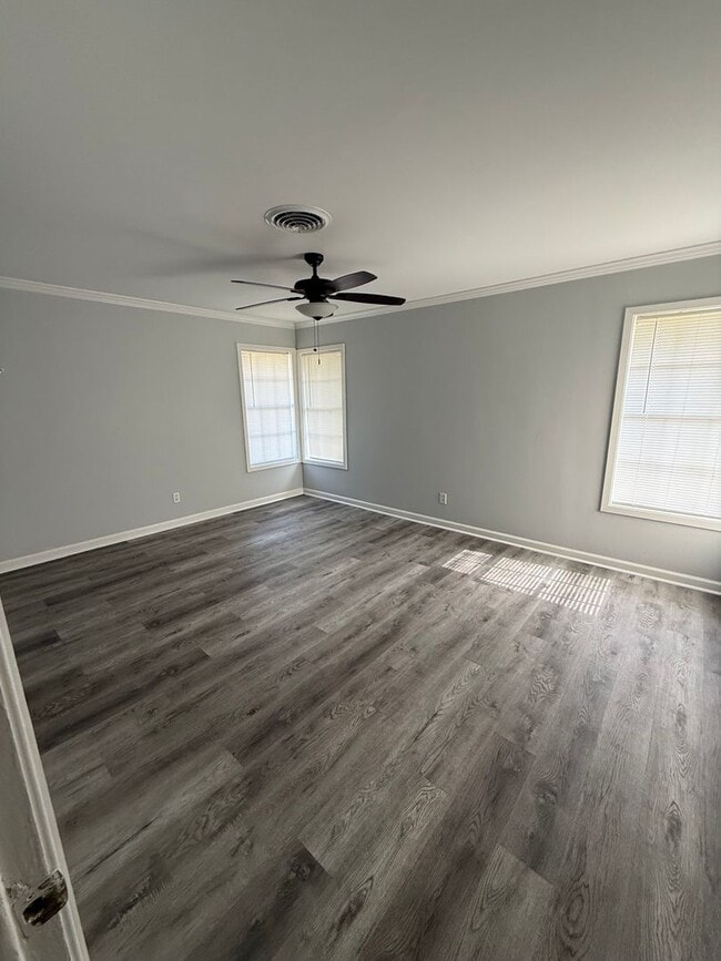 Building Photo - 4 Bed 2.5 Bath House