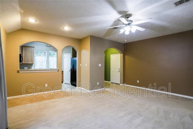 Building Photo - 1602 Village Townhome Dr