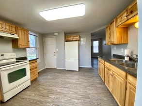 Building Photo - 541 1/2 Terry Ave