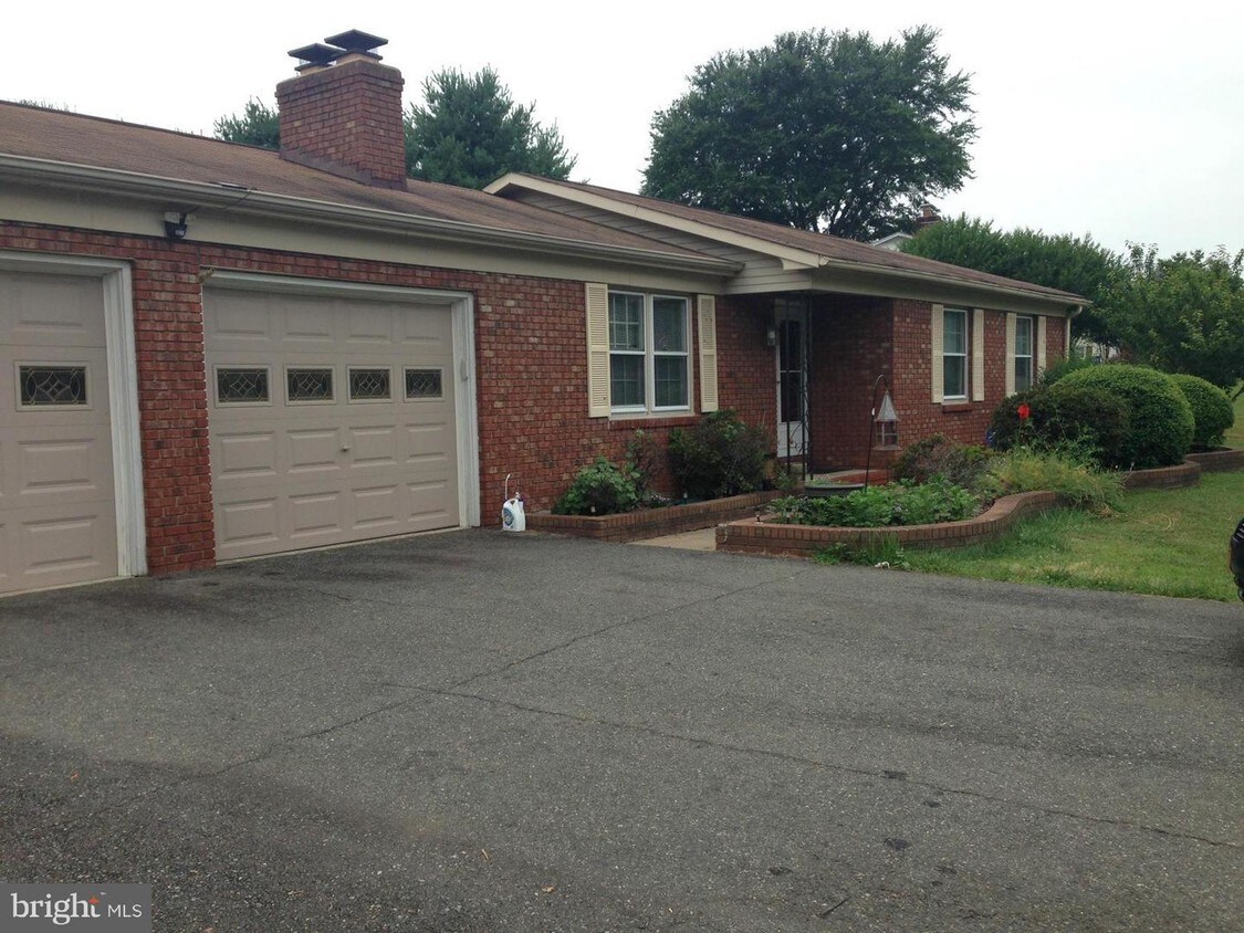 2 Jason Ln, Stafford, VA 22554 House Rental in Stafford, VA