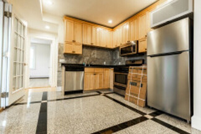 Foto del edificio - Brookline / BU Central Campus 3 Bed/2 Bath...