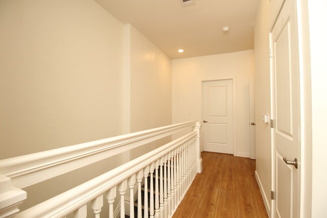 Foto del edificio - 2201 Lexington Ave