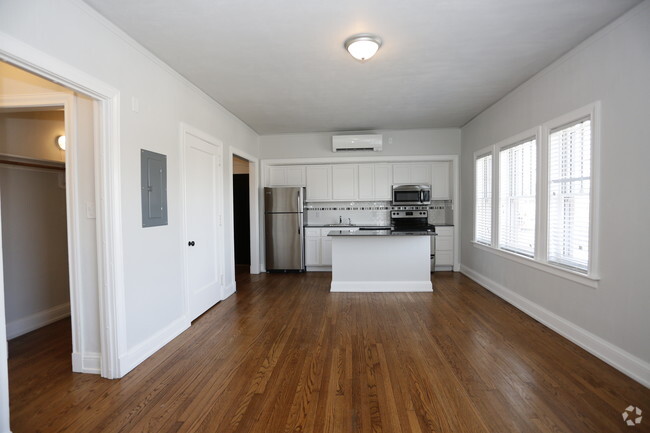 2BR, 2BA - Living Room - Marquette Place