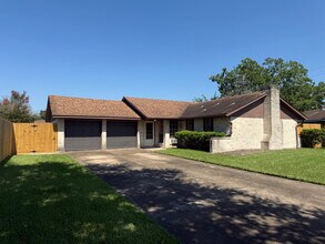 Building Photo - 10423 Sagemeadow Ln