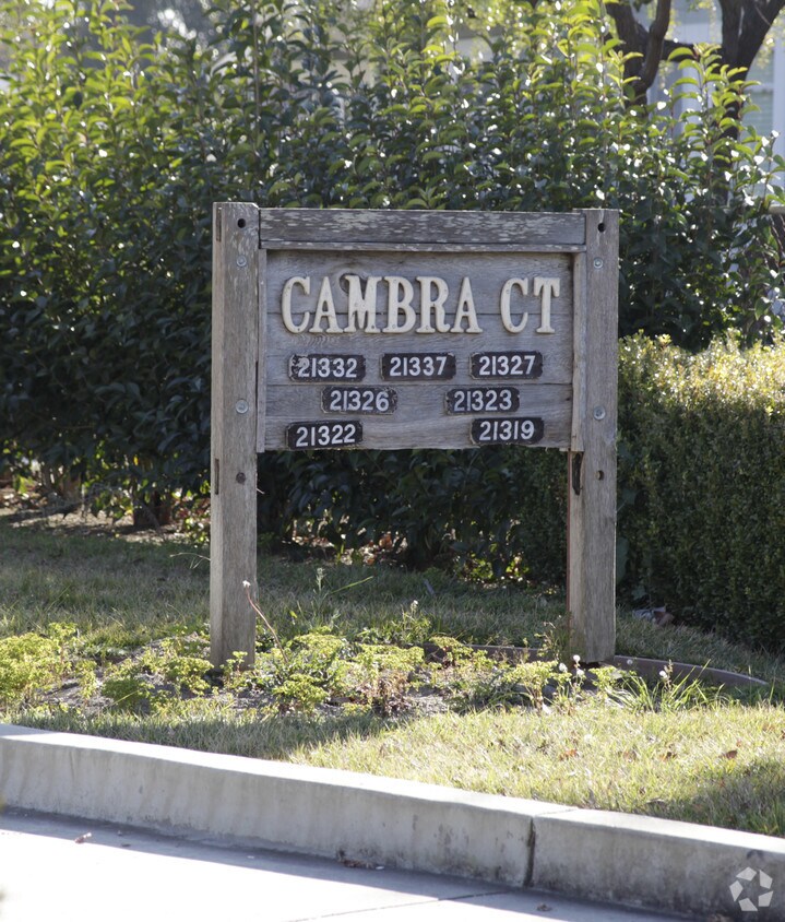 Foto del edificio - 21319-21337 Cambra Ct