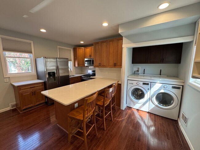 Foto del edificio - 4416 Plummer St