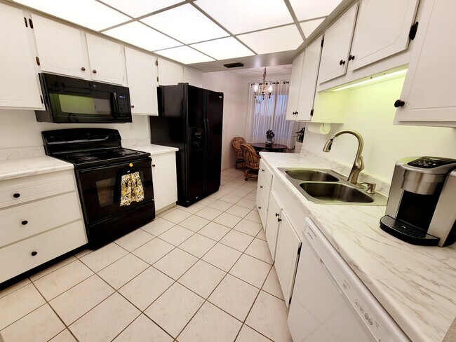 Kitchen - 19442 N Camino del Sol