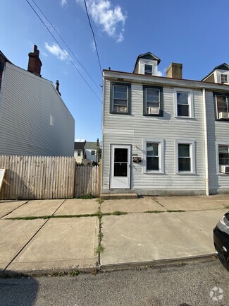 Building Photo - 2015 Jane St