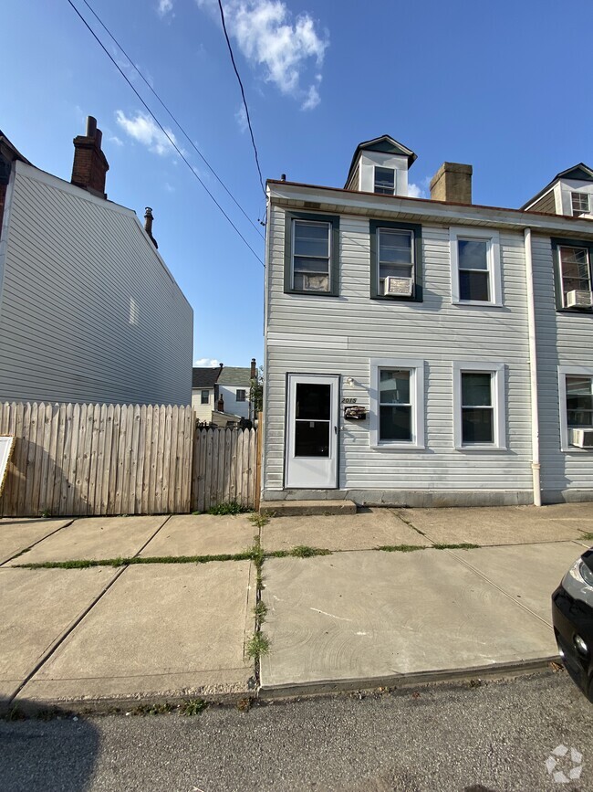 Building Photo - 2015 Jane St