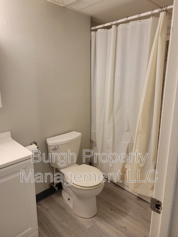 Building Photo - 634 Southcrest Dr