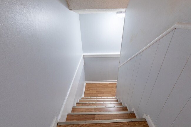 Building Photo - Beautiful 3 bed 2 bath Condo near ETSU