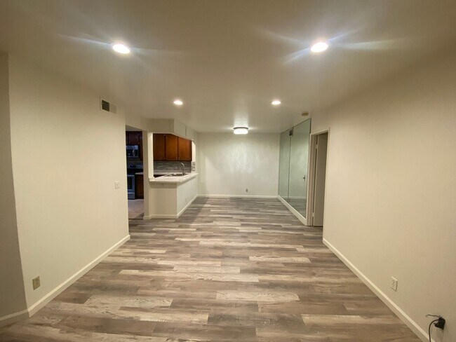 Building Photo - Mirasol 3 Bedroom Condo