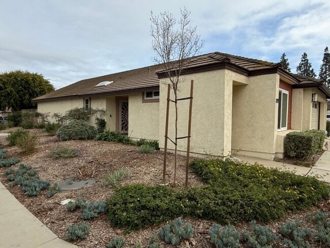 Foto del edificio - Short Term Furnished Beautiful SIngle Story Home