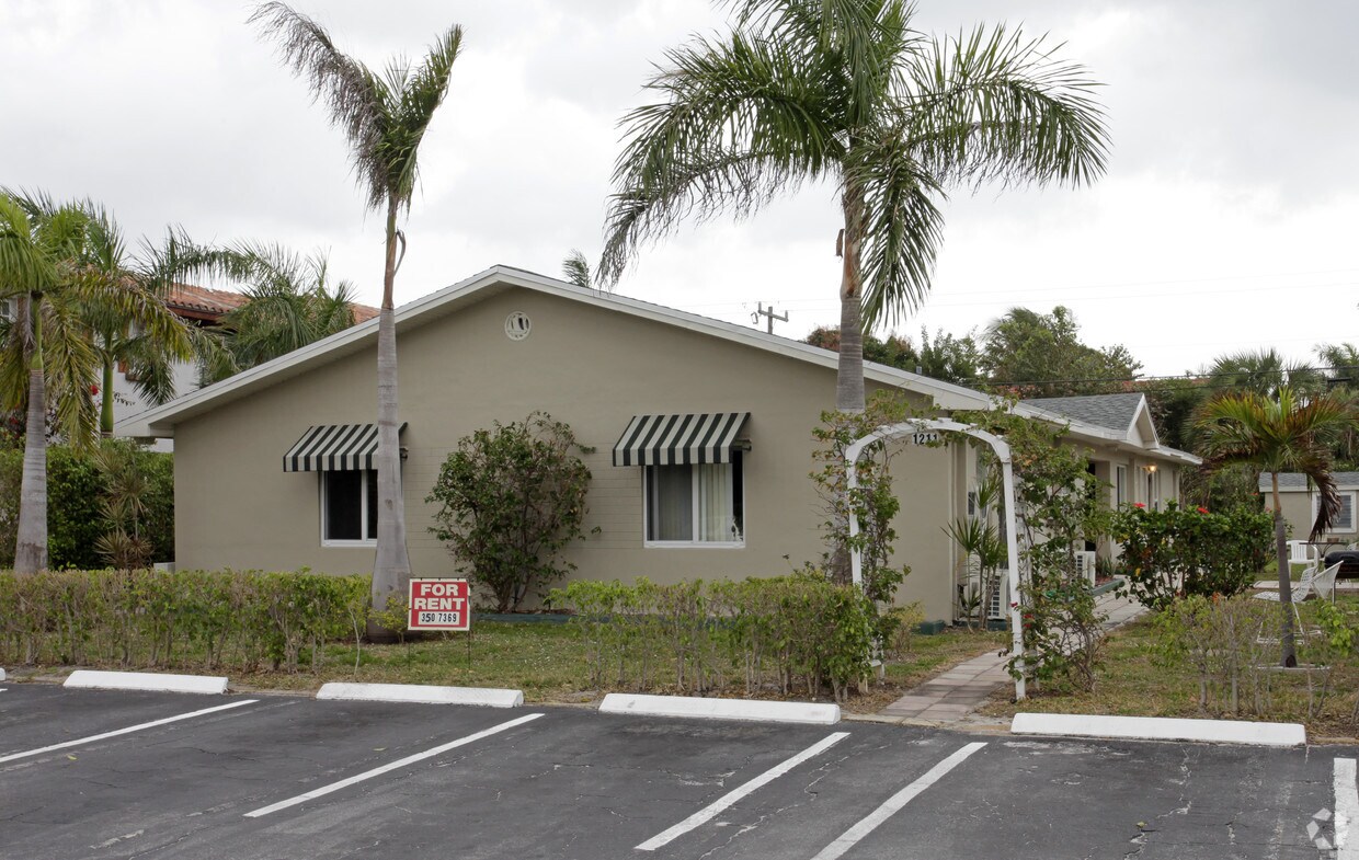 Primary Photo - 1211 NE 8th Ave