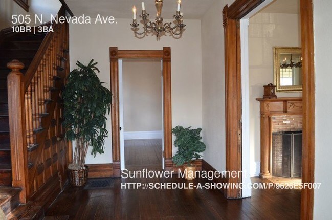 Building Photo - HUGE Luxurious Victorian Downtown