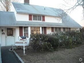 Building Photo - 267 Elm Dr S