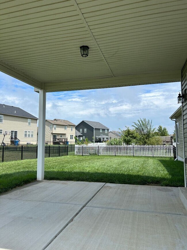 Foto del edificio - 2609 Beacon Point Ct