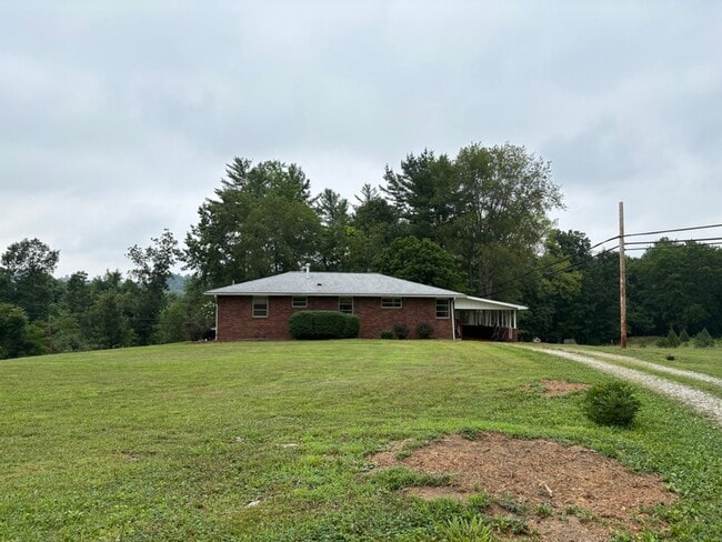 Building Photo - Nice Southside Find
