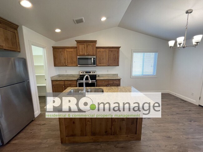 Foto del edificio - 3 Bed, 2 Bath Town Home w/ 2 Car Garage - Idaho Falls