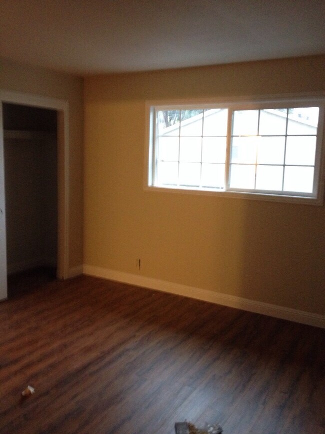 Building Photo - 885 Branham Ln