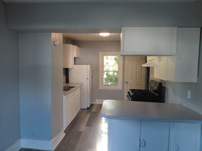 Foto del edificio - Three-bedroom one bathroom home for rent