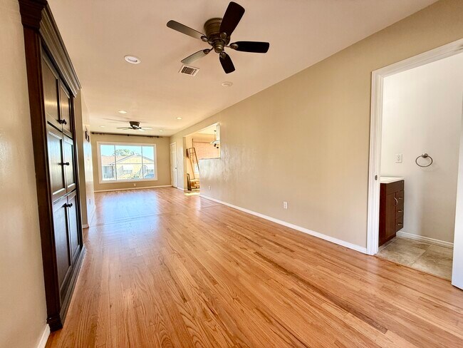 Foto del edificio - 1720 Midvale Dr