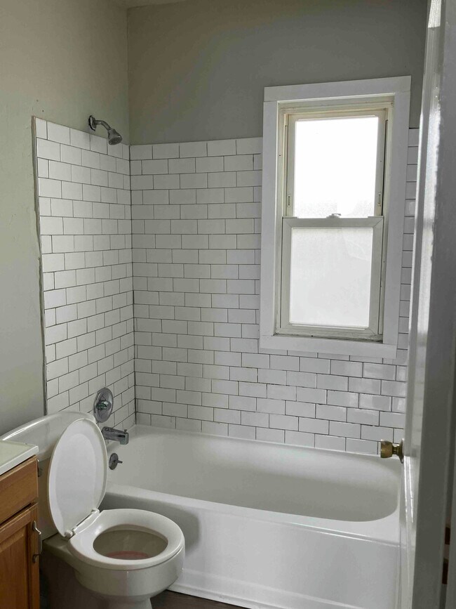 Building Photo - 3659 E 116th St