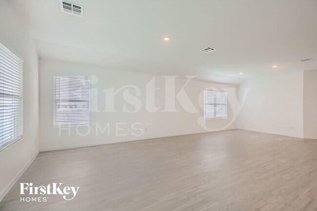 Foto del edificio - 1204 Treehouse Ln