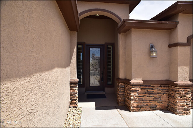 Building Photo - 7337 Black Mesa Dr