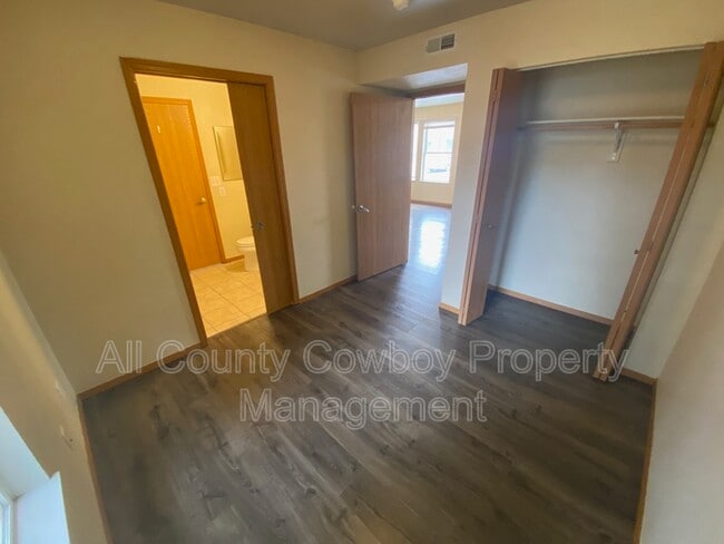 Building Photo - 535 Mitchell St